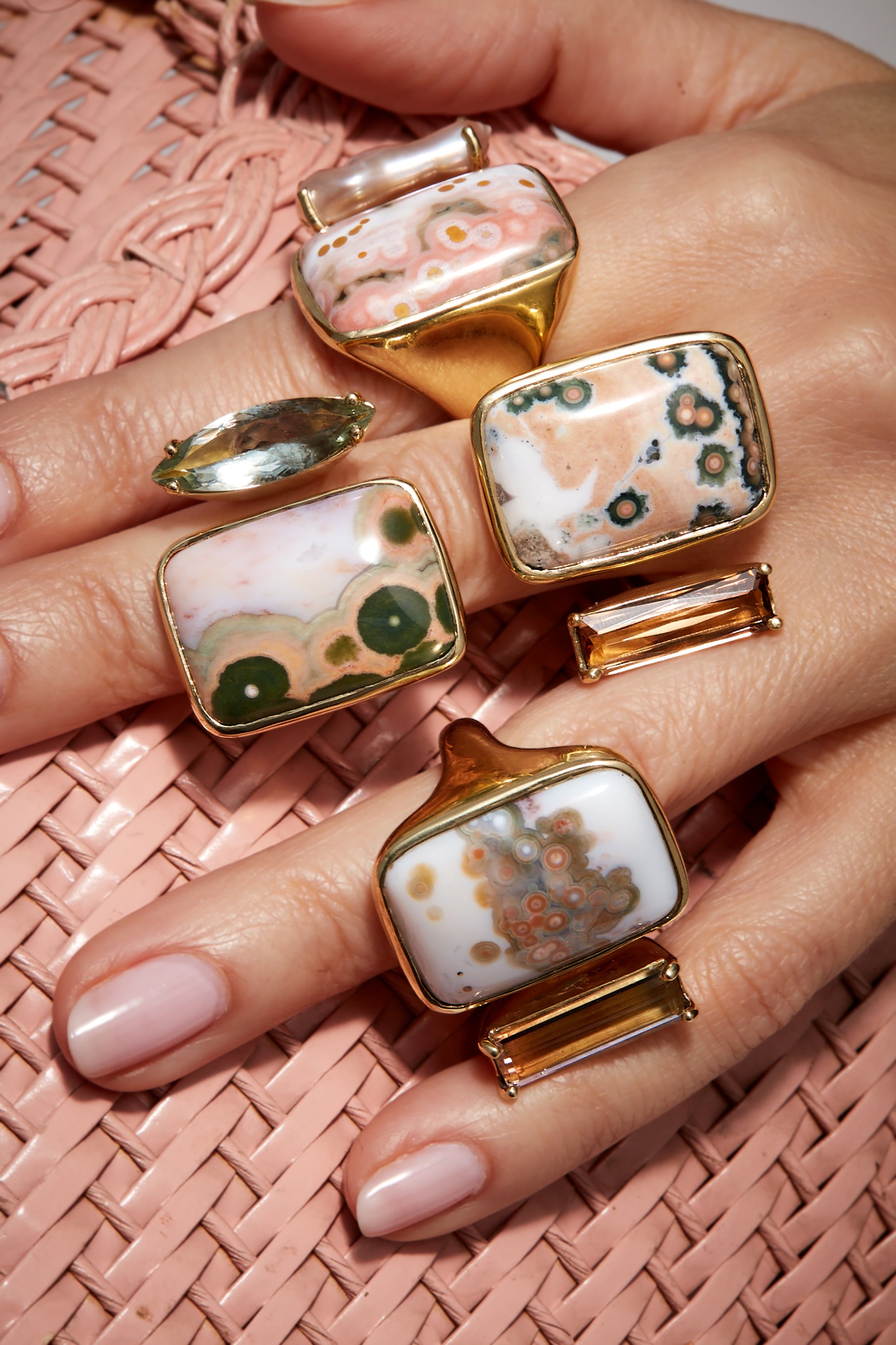 Ring featuring Jasper, bi-color pink-blue tourmaline, 18k yellow